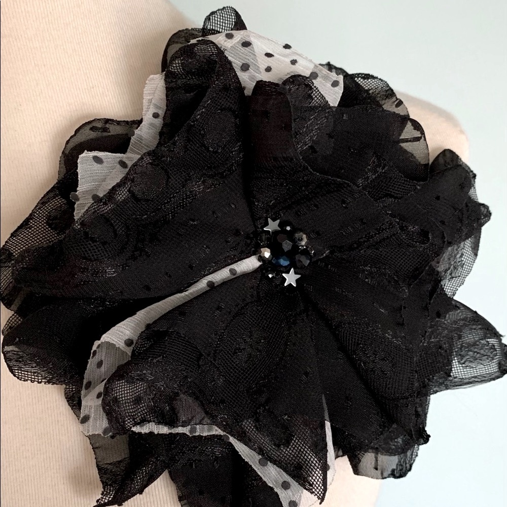 Black, white polka dots flower magnetic pin brooch
